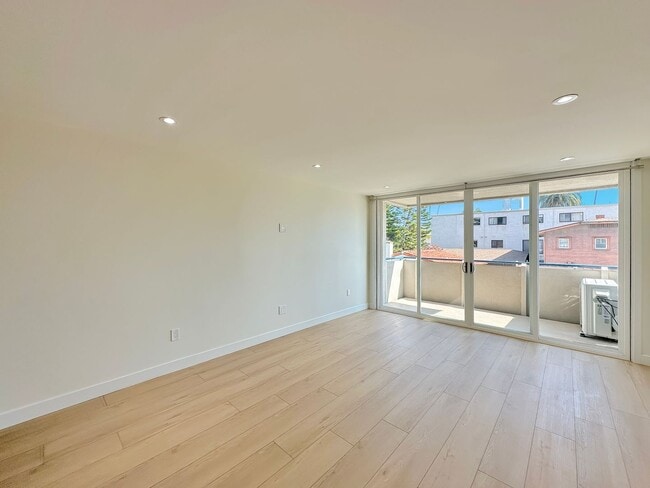 Photo - Beautiful 2BD/2BA Fully Remodeled w/ Reserved Parking & AC in Mission Beach!