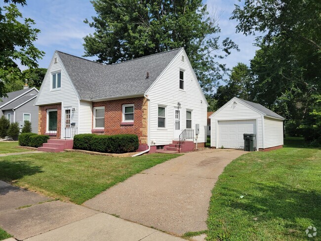 Building Photo - 615 W 20th St Rental