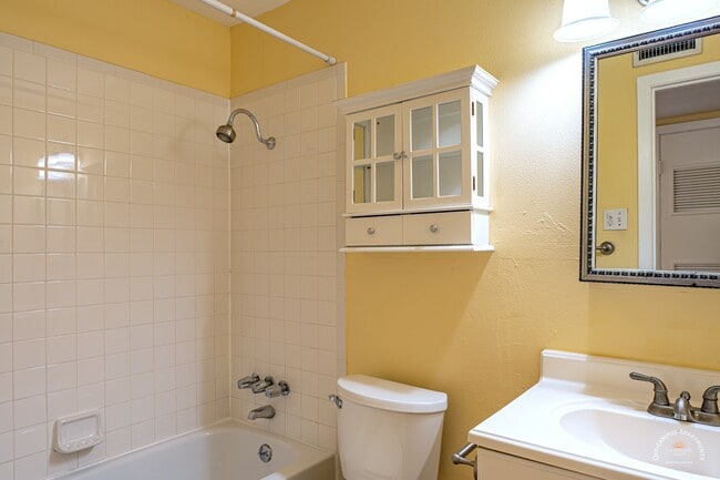 Bathtub & Vanity