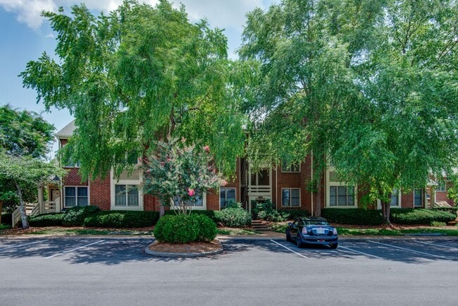 Photo - Two Bedroom Condo With Office in Green Hills