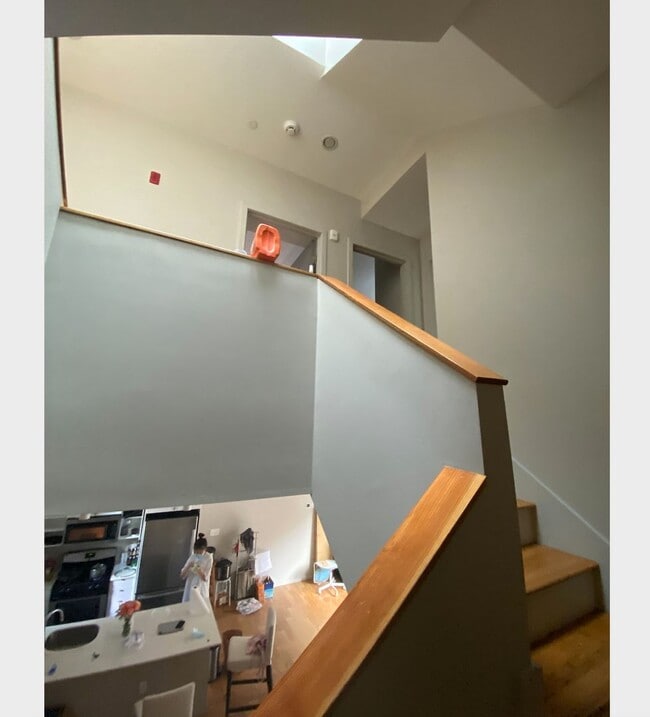 Photo - 9/1 Huge, modern 5BR/2.5BA w/parking, AC, w/d in unit!