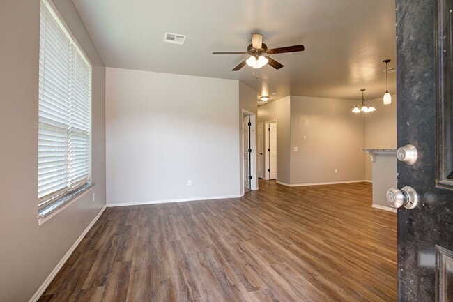 Photo - Charming Duplex in El Reno!
