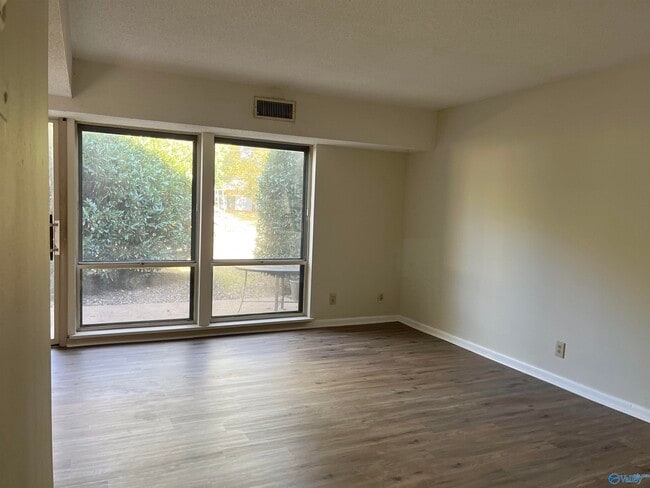 Photo - 2307 Colony Dr SW