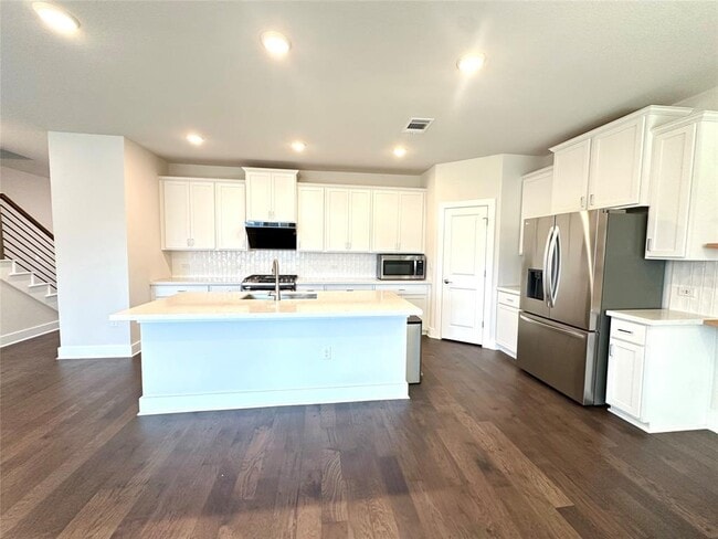 Photo - 15701 Ellinger Dr