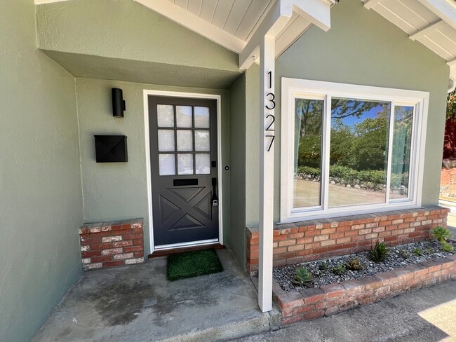 Photo - 1327 Tanglewood Dr