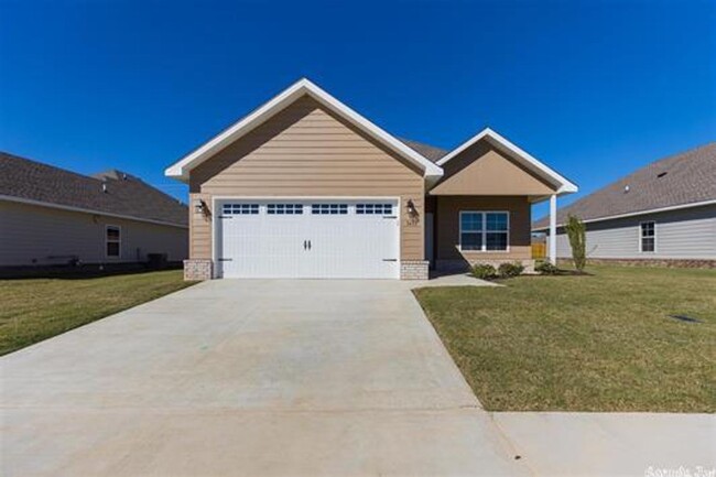 3 Bedroom 2 Bathroom Home with Privacy Fen... - 3 Bedroom 2 Bathroom Home with Privacy Fen...