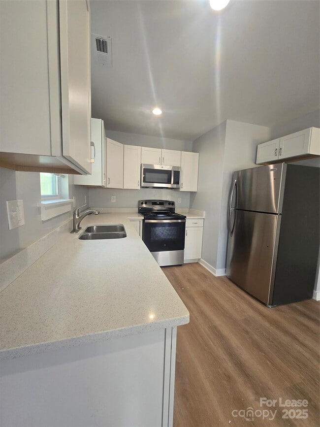 Photo - 3100 Dawnshire Ave