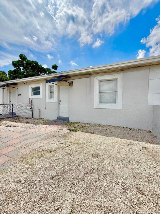 Building Photo - 600 NW 116th Terrace Unit 2