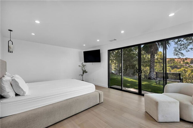 Photo - 17072 Oak View Dr