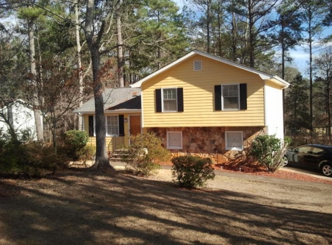 Building Photo - COMING SOON - Charming 3-Bedroom, 2-Bath S...
