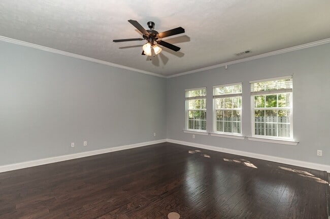 Photo - Large 3 bedroom (plus bonus), 2 1/2 bath home in Canterbury Farms!