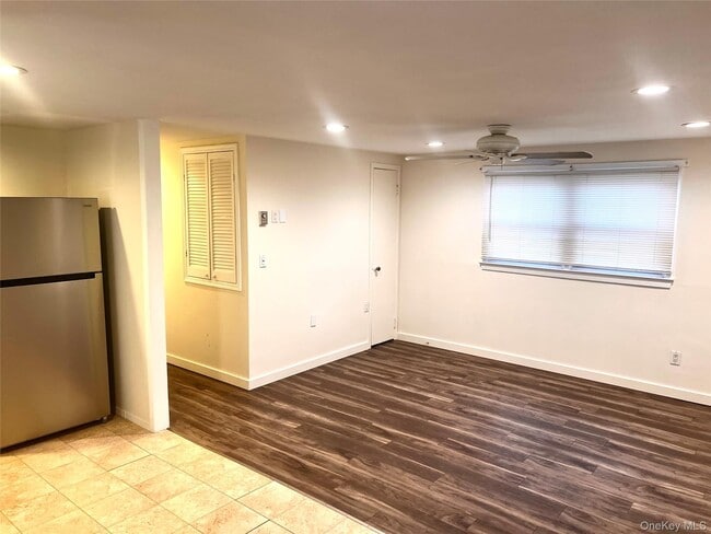 Photo - 20 W Belmont St