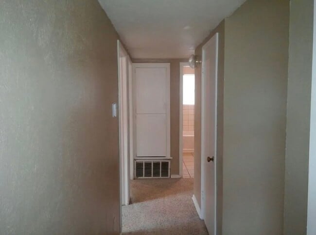 Photo - 4013 Locust Dr