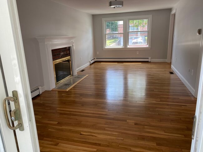 Building Photo - 17 Piermont St Rental