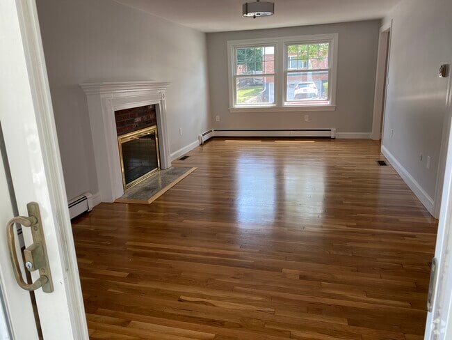 Building Photo - 17 Piermont St Rental