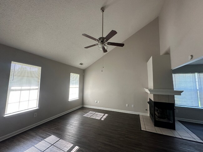 Charming 3BR/2.5BA Bartlett Area Home | Hardwood Floors Throughout, High Ceilings & Fireplace