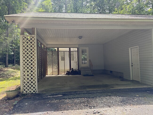 112 Oak Leaf Cir