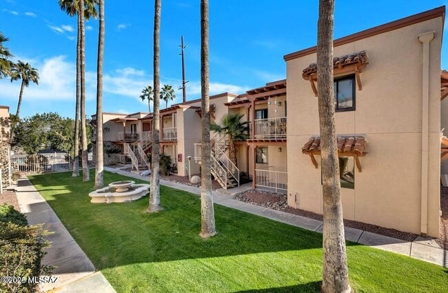 Building Photo - 3357 N Country Club Rd Unit # 14