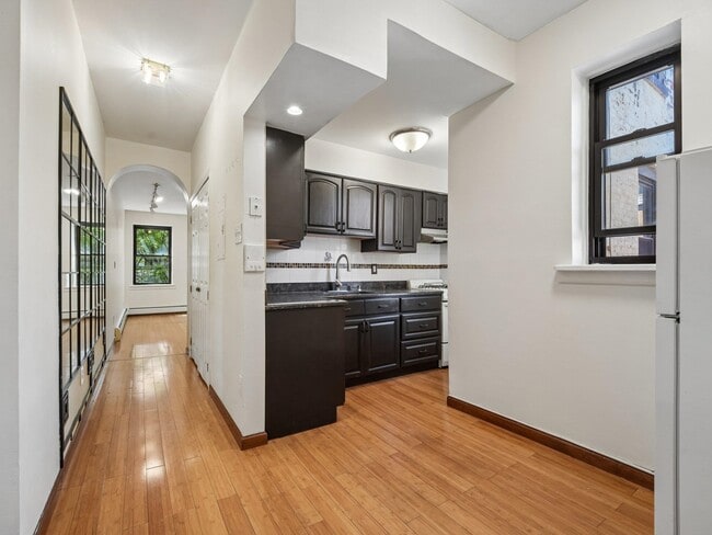 Photo - 121 Garrison Ave Unidad 204