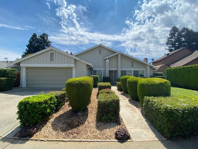 Building Photo - Charming Home Nestled on a Cul-De-Sac!