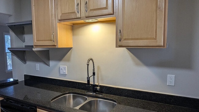 Photo - Room in Townhome on Cooper Lake Dr SE