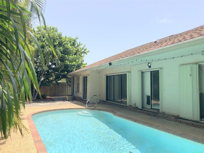 Photo - 71 Laredo Ln