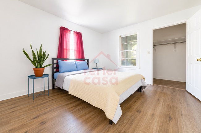 Building Photo - THE CUSTER| Atlanta home just a 4-minute walk to the bus stop at Willingham Dr @ Colville Ave, of...