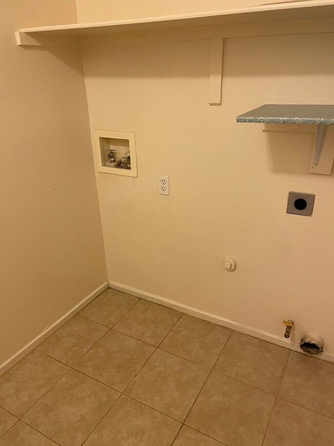 Photo - 3 BEDROOM SINGLE STORY HOUSE IN A CUL DE SAC