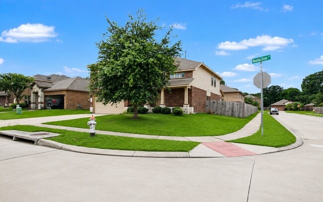 Photo - 166 Meadow Grove Dr
