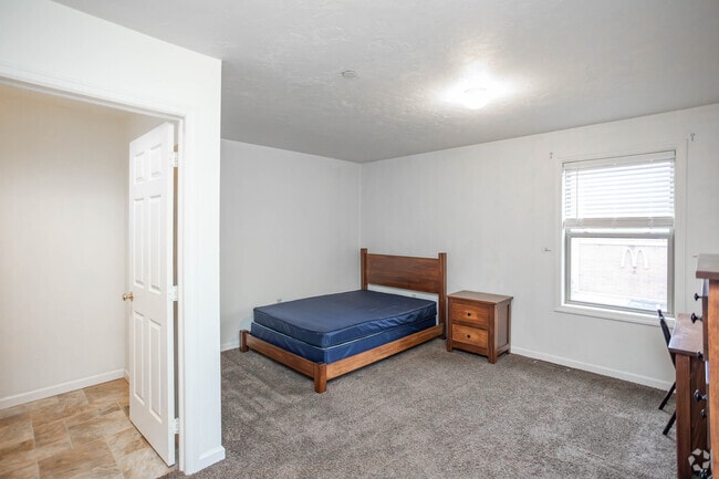 3BR, 2BA - 1,238SF - Bedroom