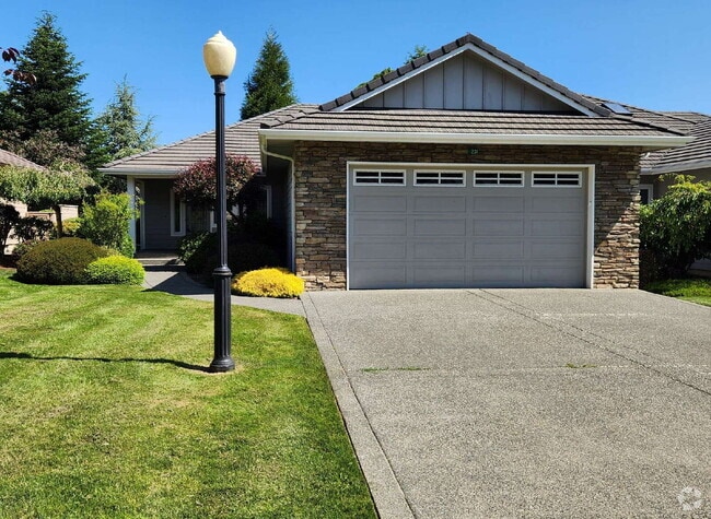Building Photo - 2 bed plus office, 2 bathroom condo in Sun...