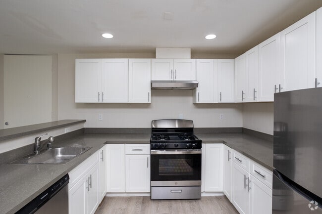 Kitchen 2BR 2 BA2 - 932 Maltman Ave.