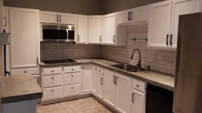 Photo - 2100 Tanglewilde St Unit 525