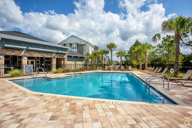 Piscina comunitaria (edificio principal) - Hammock Ridge, II