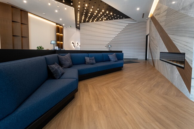 Photo - 1037 The Queensway Unité 909