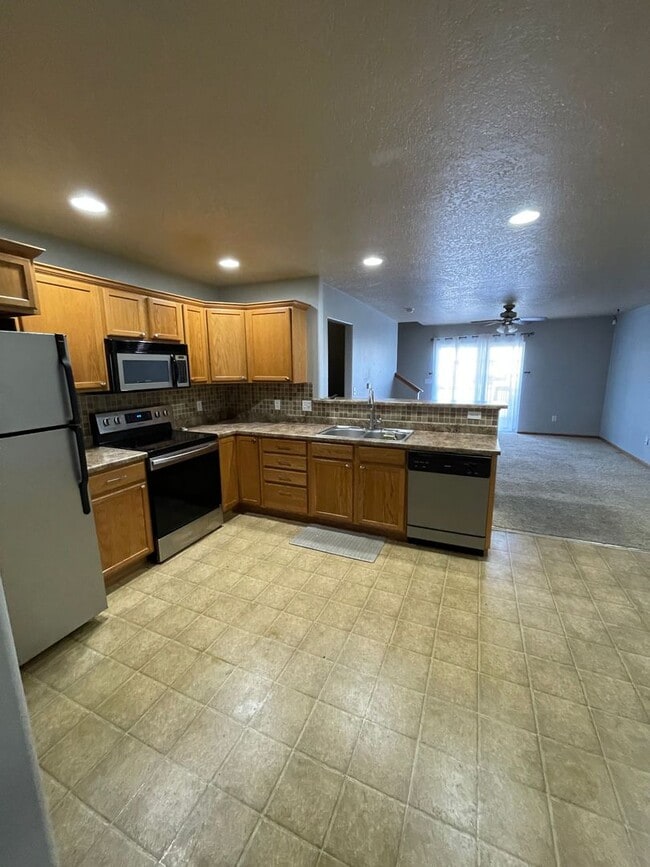 Photo - 1325 Creekside Ct
