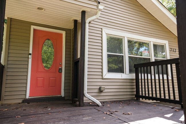 Photo - 712 Woodlawn Dr