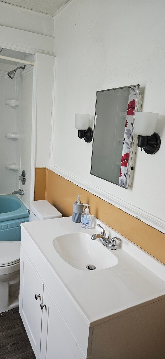 Full bath - 9 Fulton Ln