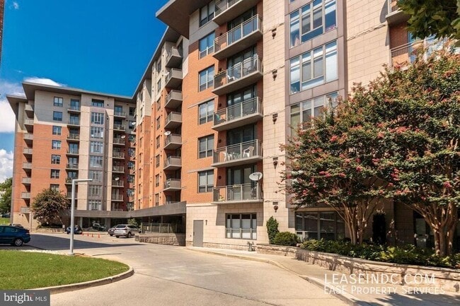 Building Photo - 3883 Connecticut Ave NW Unit #813 Rental