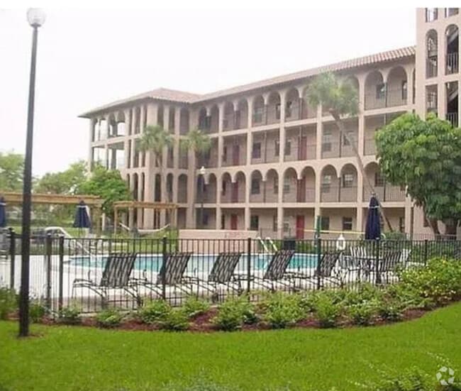 Building Photo - 6100 Gulfport Blvd S Unit 303 Rental