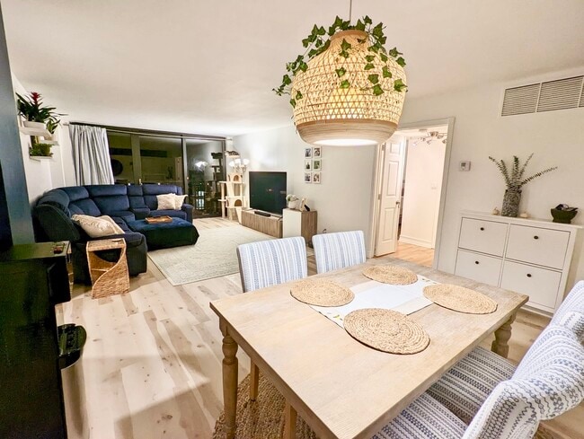 Building Photo - 3031 N Ocean Blvd Unit 805