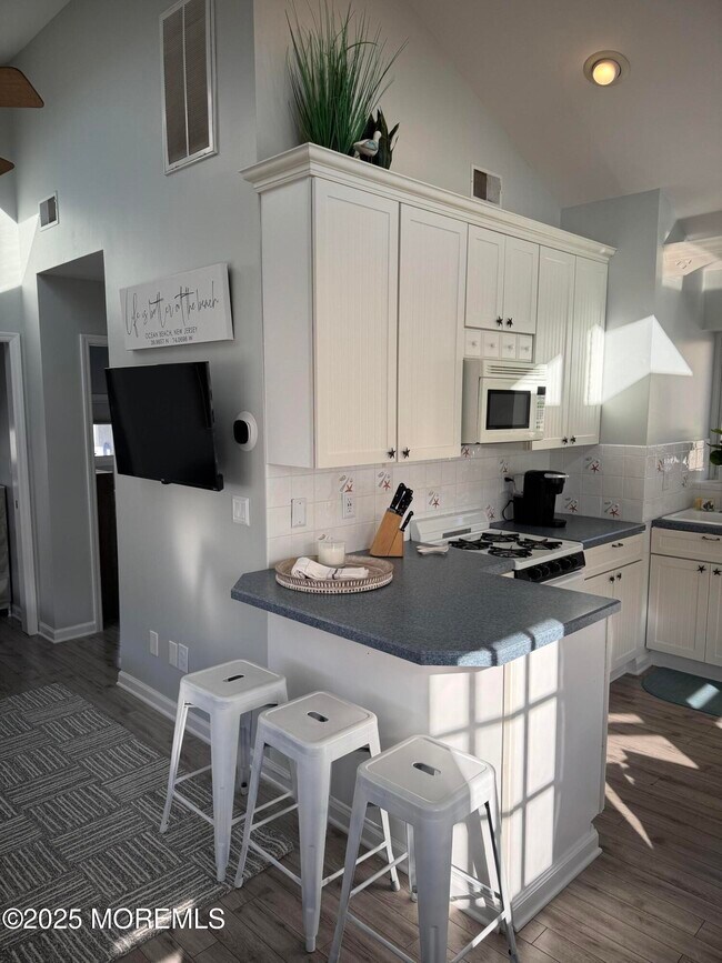 Photo - 120 W Chadwick Way