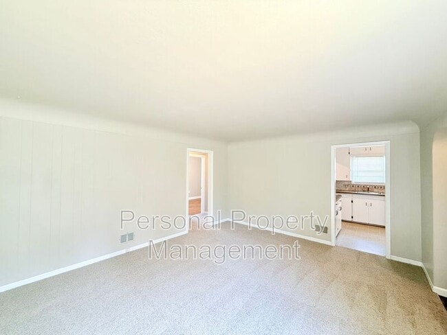 Photo - 506 W 39th St