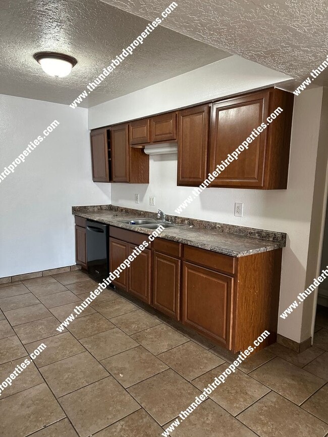 Photo - Great NE 3 bedroom- MOVE IN SPECIAL!! $250...