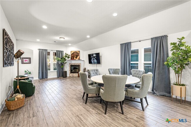 Photo - 2263 Bluewood St