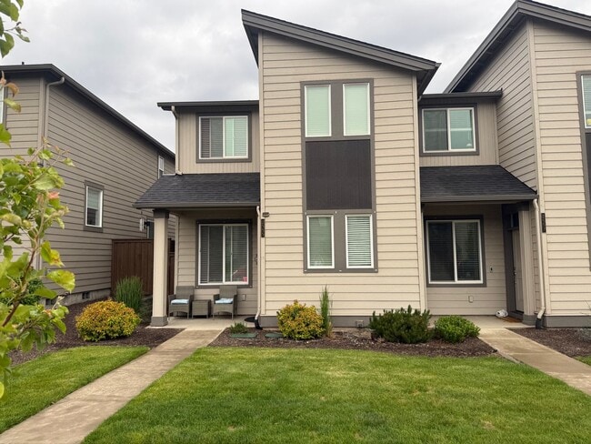 Building Photo - Beautiful 3 Bed/2.5 Bath Townhome - NE Bend