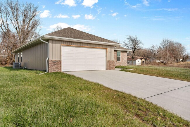 Photo - 41 Whitley Ln