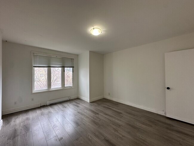 Photo - 2-380 Phillip Murray Avenue Oshawa Ontario L1J 1H3 Unit 2