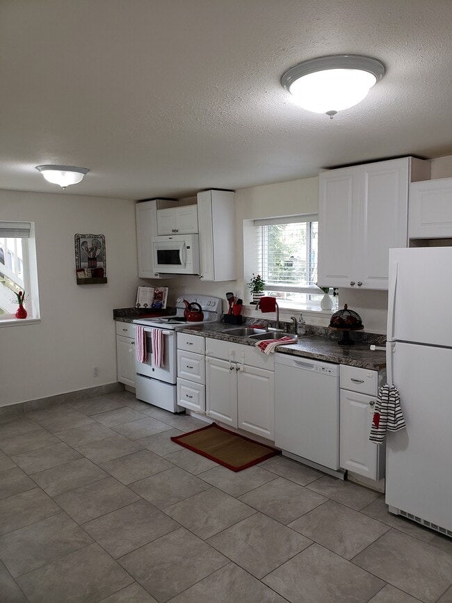 Photo - 2322 Hoyt Ave