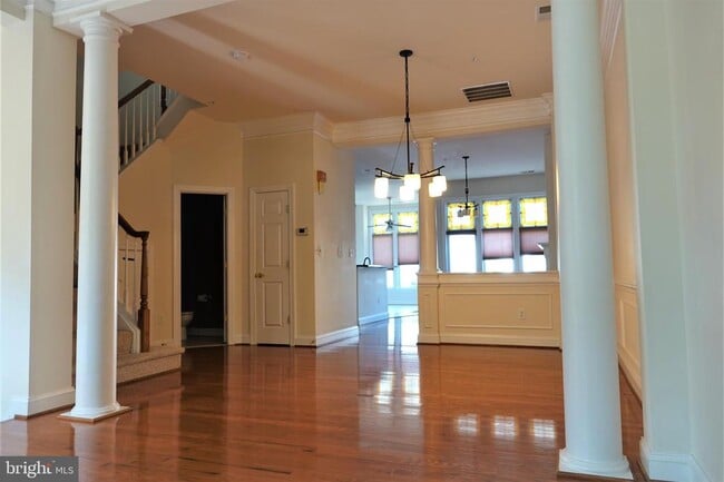 Photo - 1115 Crestfield Dr